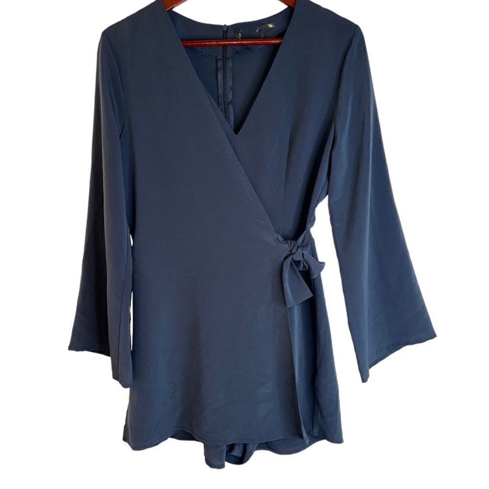 Kin Collective Womens M Dusty Ocean Blue Wrap Front Longsleeve Vneck Romper‎